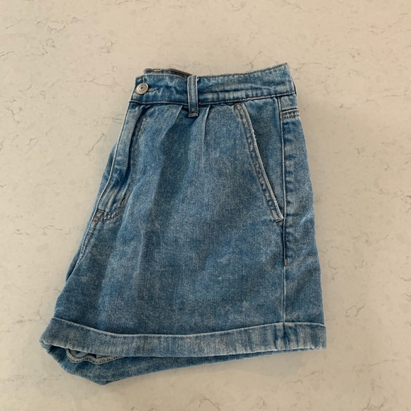 American Eagle Light Wash Mom Shorts - Picture 5 of 11